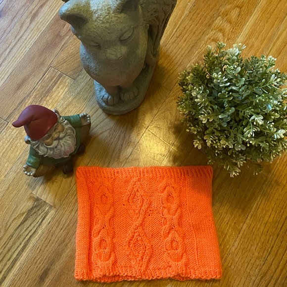 Gorgeous orange cabled handknit and uniquely designed cowl - Picture 5 of 6